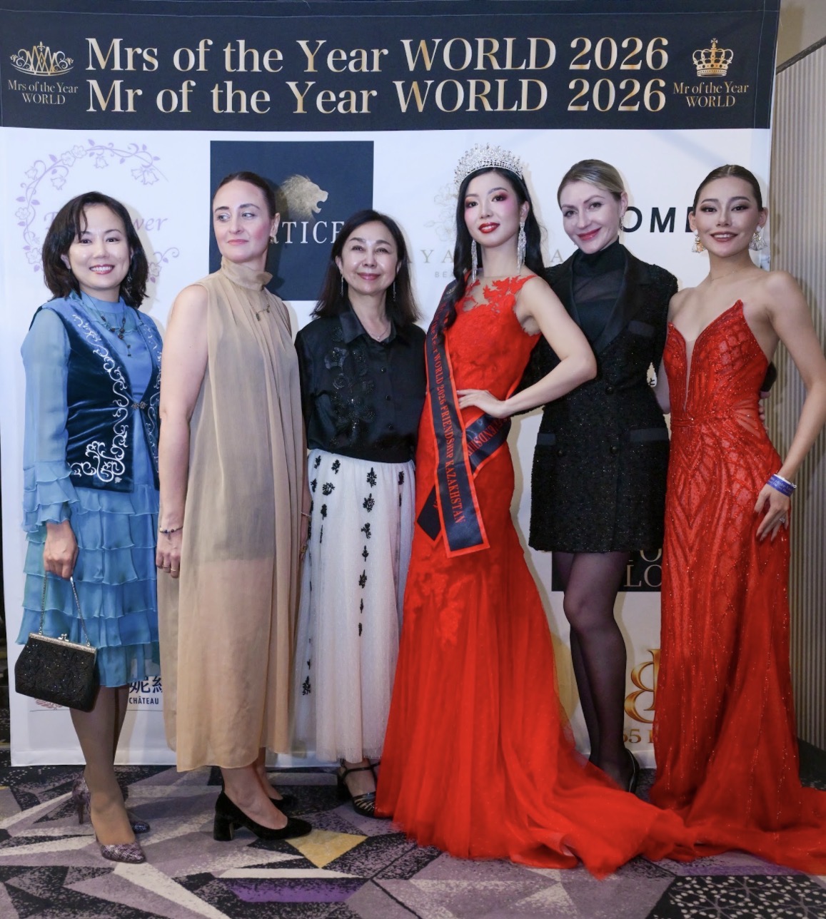 ニューオータニ東京での世界大会ファイナリストとの集合写真
